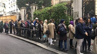 بالصور.. الجالية الإيرانية حول العالم تدلي بصوتها في الانتخابات