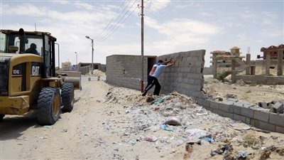 بالفيديو والصور.. إزالة 111 حالة تعد على أملاك الدولة بالعريش