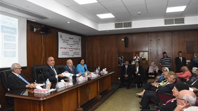 «الخشت»: نسعى لتطبيق نظام اللامركزية لتطوير جامعة القاهرة