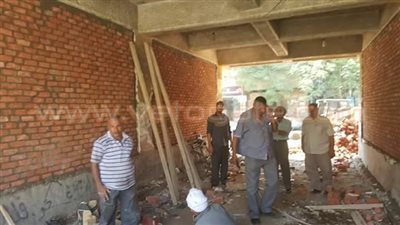 بالصور.. بناء 8 محال تجارية مكان موقف الزقازيق القديم ببلبيس