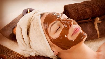 وصفات «العسل والليمون» لإزالة اسمرار الرقبة