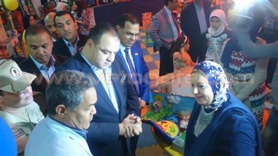 بالصور.. تكريم أسر الشهداء والطلاب المتفوقين بمدارس الرسالة بالفيوم