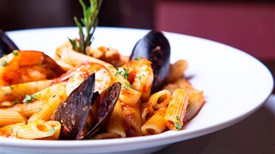 طريقة إعداد المكرونة بالسي فود من مطبخ الشيف نيفين