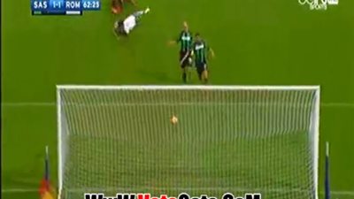 بالفيديو.. لاعب ساسولو يحرم محمد صلاح من هدف مؤكد