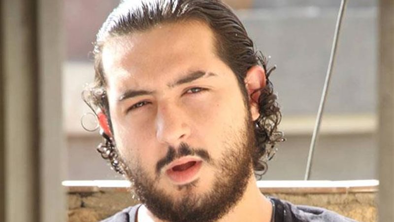  الكاتب الروائي عمرو