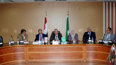 بالفيديو والصور.. محافظ الشرقية يلتقي موجهي عموم الإدارات التعليمية