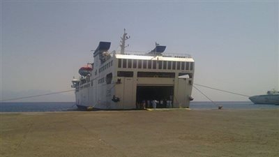 وصول ومغادرة 816 راكبا لميناء نويبع وتداول 120 شاحنة