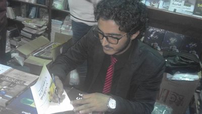بالصور.. سعيد المحثوثي يوقع «شتلات الليمون» في معرض الكتاب