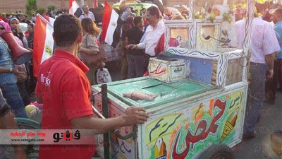 بالصور.. «الباعة الجائلون» يحولون محيط «الاتحادية» لسوق شعبي