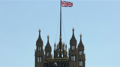 العموم البريطاني يسمح للحكومة بتنفيذ قرار الخروج من «اليورو»