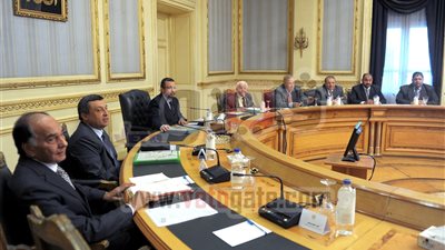 بالصور.. قنديل يناقش مع رجال أعمال وضع برنامج وطنى للنهوض بالاقتصاد