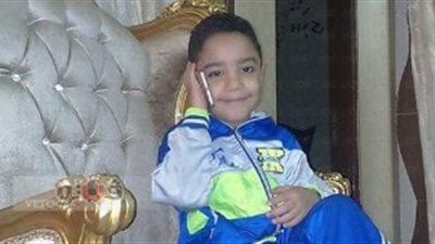 بالفيديو.. تفاصيل ذبح طفل بسكين الإهمال الطبي في بورسعيد.. لفظ أنفاسه بعد قطع وريد أثناء عملية لوز.. أسرة الضحية: الأطباء قالوا مفيش أخصائي أوعية دموية.. والمحافظ يشيد بأداء المستشفى في نفس اليوم