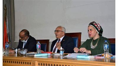 التعليم تبحث مع مديري مدارس اللغات الاستعداد للعام الدراسي المقبل