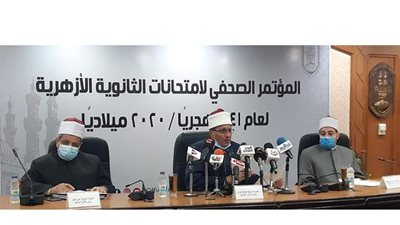 لحظة اعتماد وكيل الأزهر نتيجة الثانوية الأزهرية | صور