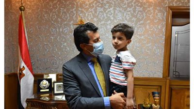 أشرف صبحي: تضحيات أبطال القوات المسلحة قدوة لشبابنا