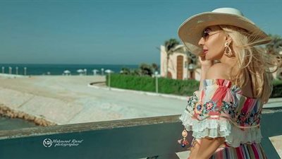 نادية الجندي تخطف الأنظار بإطلالة شبابية في أحدث جلسة تصوير