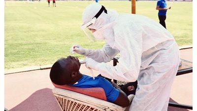 سلبية المسحة الطبية للاعبي الأهلي قبل مواجهة الإنتاج