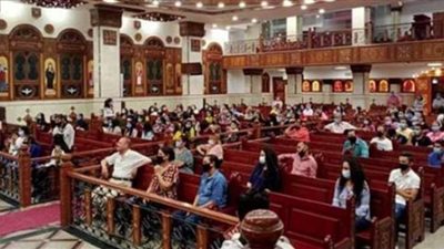 الأنبا مارتيروس يكرم أوائل الثانوية بكنائس شرق السكة