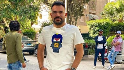 بعد خلافاتهما وانفصالهما.. خالد عليش يقدم العزاء فى وفاة والد طليقته