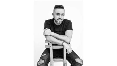 حاتم فهمي يستعد لألبومه الجديد بجلسة تصوير بالأبيض والأسود