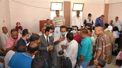 نائب محافظ الفيوم يتفقد سير العمل بالمراكز التكنولوجية.. ويوجه بزيادة عدد العاملين لسرعة إنهاء الإجراءات