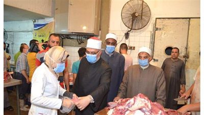 رئيس قطاع المديريات بالأوقاف يتابع عملية تجهيز لحوم الأضاحي