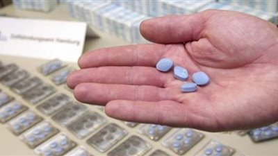 ضبط 500 قرص مخدر  بحوزة راكب في مطار القاهرة