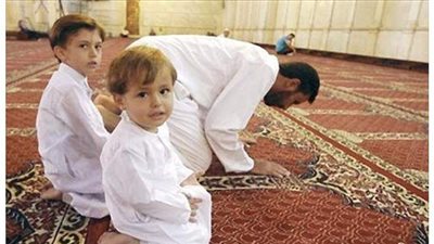 حكم الدين في اصطحاب بعض الآباء لأطفالهم إلى المساجد