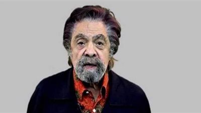 وصول جثمان سمير الإسكندراني إلى مسجد السيدة نفيسة