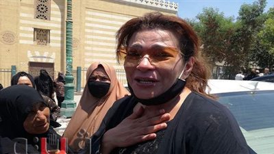 انهيار فاطمة ناعوت في جنازة سمير الإسكندراني | صور