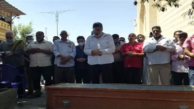 صلاة الجنازة على جثمان الفنان سمير الإسكندراني | فيديو