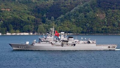 اصطدام خفيف لسفينتين حربيتين يونانية وتركية بشرق المتوسط