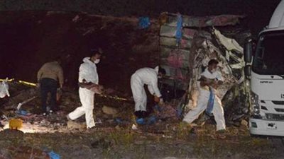 انقلاب شاحنة محملة بـ14 طنا من المتفجرات في تركيا | صور