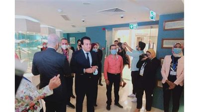 وزير التعليم العالي يصل المكتبة المركزية بجامعة الإسكندرية