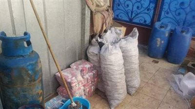 إعدام ٨٥ كيلو أغذية ومشروبات غير صالحة للاستخدام بدهب | صور