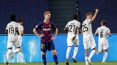 بايرن ميونيخ يتقدم برباعية على برشلونة في الشوط الأول