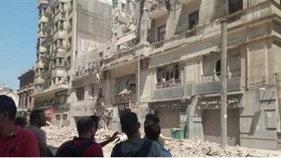 الفيديو الأول لانهيار عقار قصر النيل