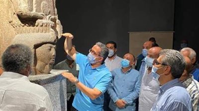 وزير السياحة يوجه بإعادة توزيع القطع الأثرية بمتحف شرم الشيخ