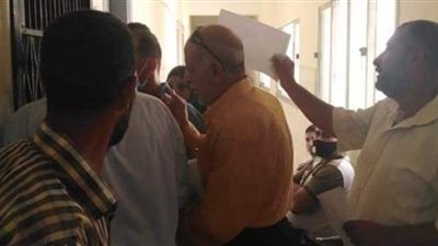 مجلس مدينة العريش يستقبل المواطنين لدفع رسوم جدية التصالح | صور