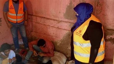 وزيرة التضامن توجه بتقديم مساعدات لشاب كفيف بالدويقة