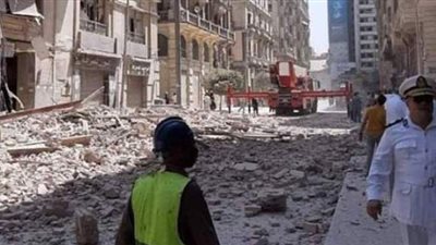 المباحث تستمع لأقوال سكان العقار المنهار بشارع قصر النيل