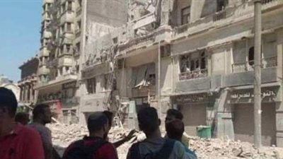 لحظة تفقد محافظ القاهرة لموقع انهيار عقار قصر النيل | فيديو