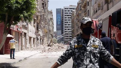 جهود مكثفة للبحث عن 3 أشخاص أسفل عقار قصر النيل المنهار