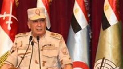 وزير الدفاع  يلتقي عددا من الضباط المعينين في وظائف قيادية بالقوات المسلحة