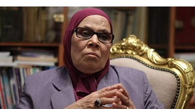 آمنة نصير تطالب بعودة صلاة الجمعة والجنازة بالضوابط الصحية