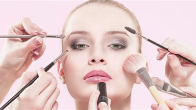 خطوات بسيطة لتثبيت مكياجك ليدوم طوال اليوم