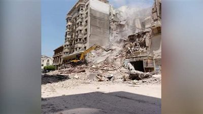 مصدر أمنى: لا ضحايا فى انهيار عقار قصر النيل.. واستمرار رفع الأنقاض