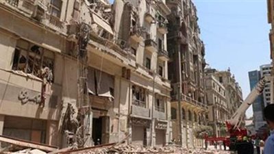 5 قرارات من النيابة العامة بشأن عقار قصر النيل المنهار