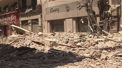 مصابو انهيار عقار قصر النيل: تشققات وتصدعات وراء سقوطه