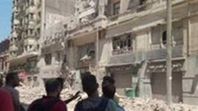 النيابة تحقق في انهيار عقار قصر النيل.. مصابو الحادث: تشققات وتصدعات بالمبنى.. والمعاينة :